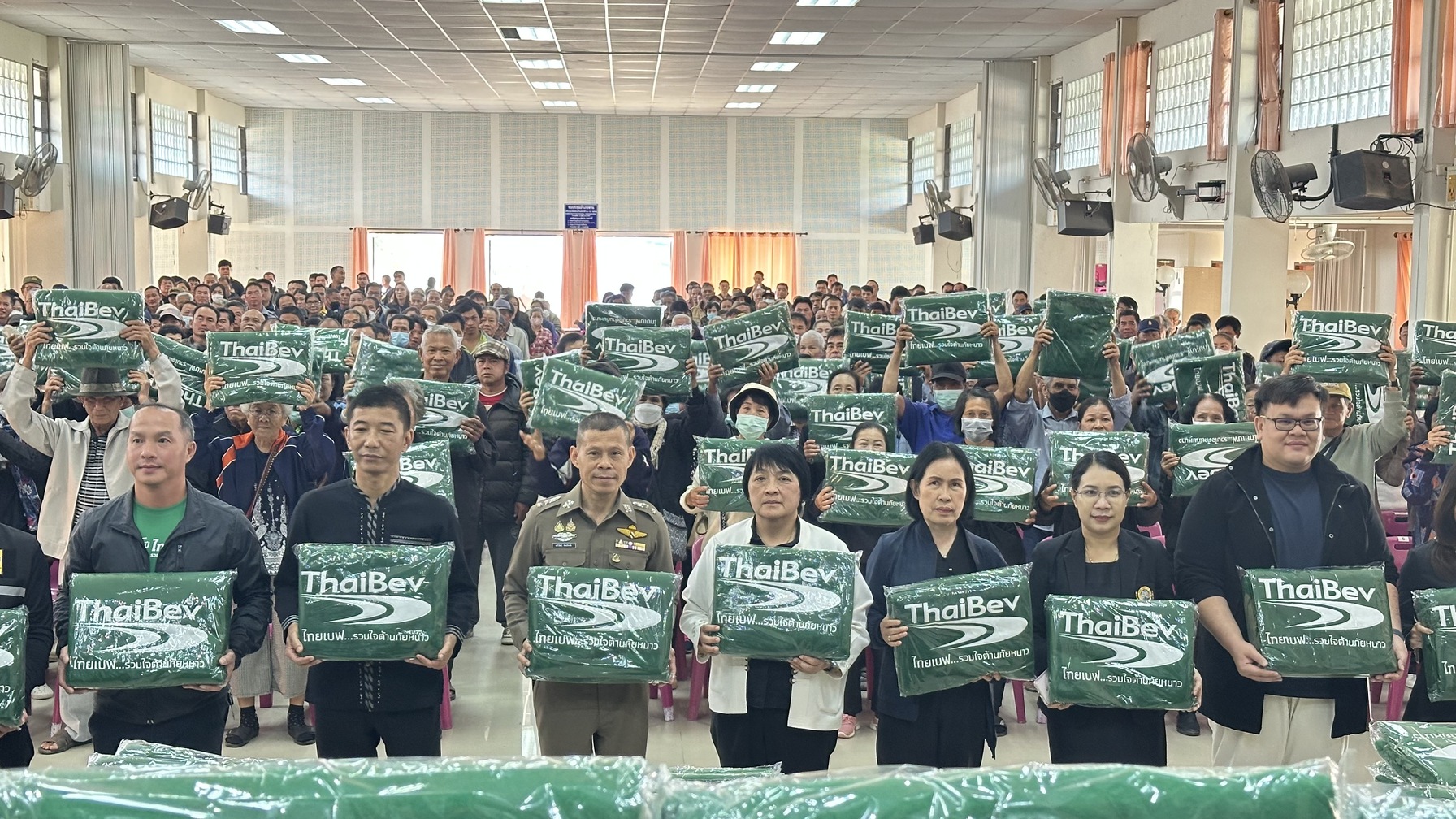  📩ฉบับที่ 1/031268 สำนักงานพัฒนาชุมชนอำเภอพาน ร่วมพิธีส่งมอบผ้าห่ม โครงการ "ไทยเบฟ.....ร่วมใจต้านภัยหนาว" ปีที่ 26