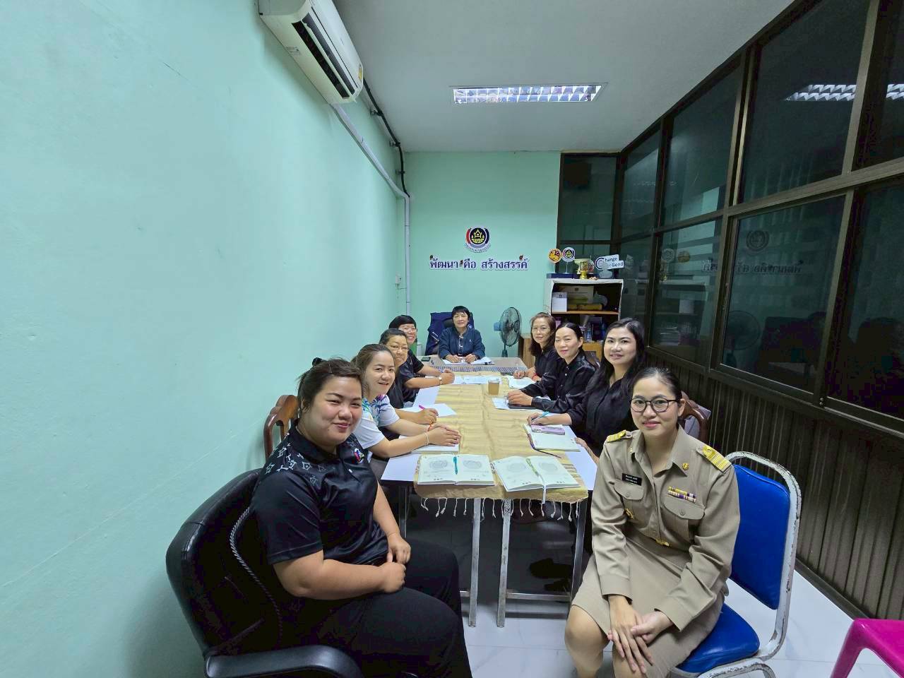 ฉบับที่ 4/060569 สำนักงานพัฒนาชุมชนอำเภอพาน ประชุมเจ้าหน้าที่พัฒนาชุมชนประจำเดือน