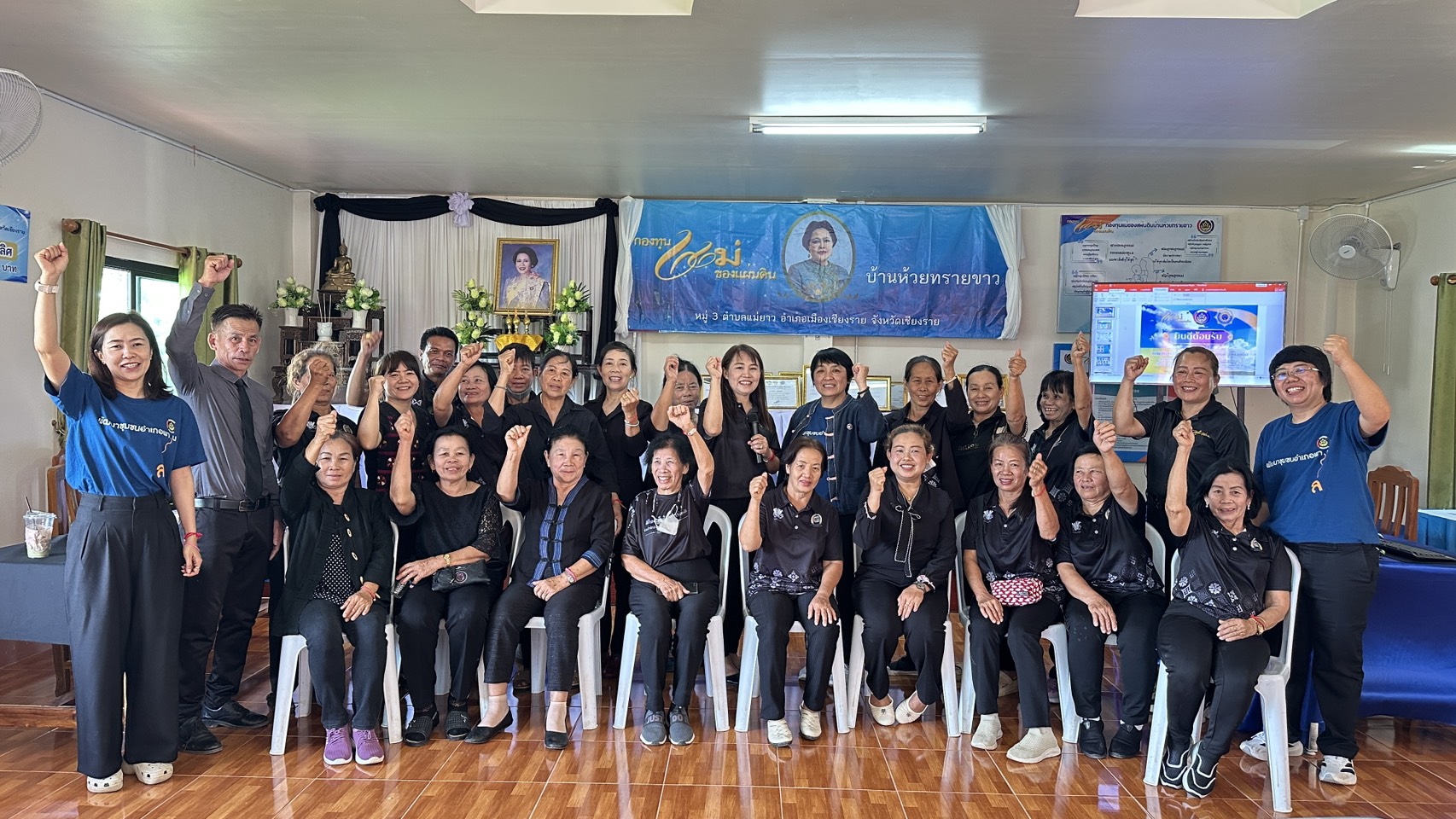 ข่าวประชาสัมพันธ์ ฉบับที่ 28 พช.พาน นำคณะกรรมการหมู่บ้านต้นกล้ากองทุนแม่ของแผ่นดิน "บ้านกล้วย ต.สันมะเค็ด" ศึกษาดูงานต้นแบบบ้านห้วยทรายขาว มุ่งสร้างชุมชนเข้มแข็งปลดล็อกปัญหายาเสพติด